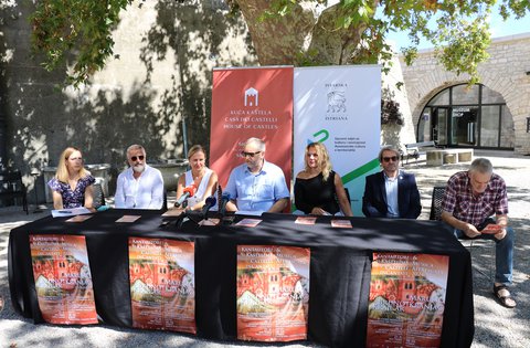 Najavljeno ovogodišnje izdanje programa "Kantautori u kaštelima"