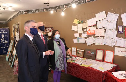 Župan Miletić posjetio izložbu povodom 30 godina postojanja škole za strane jezike Byron
