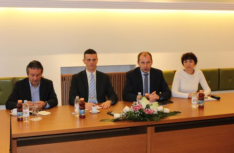 Il Presidente della Regione Istriana Valter Flego all'incontro di lavoro con gli esponenti della Città  di Pisino