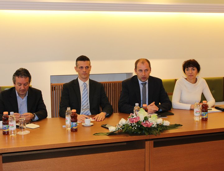 Il Presidente della Regione Istriana Valter Flego all'incontro di lavoro con gli esponenti della Città  di Pisino