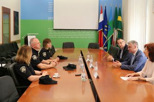 Il presidente Boris Miletić ha ricevuto i dipendenti della Questura istriana che hanno vinto il premio „Policija poručuje: zaštitimo naše noniće“ (La polizia consiglia: proteggiamo i nostri nonni"