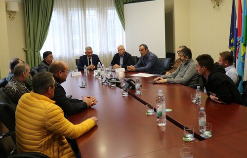 Incontro di lavoro tra il presidente della Regione Boris Miletić con i produttori di latte