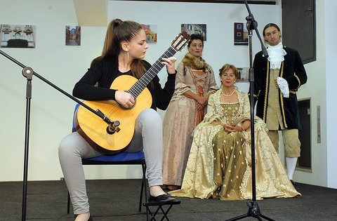 U Zajednici Talijana, u Vodnjanu, danas su predstavljeni kalendar i CD - nosač zvuka za 2015. godinu, izrađeni u sklopu županijskog projekta XIIxII