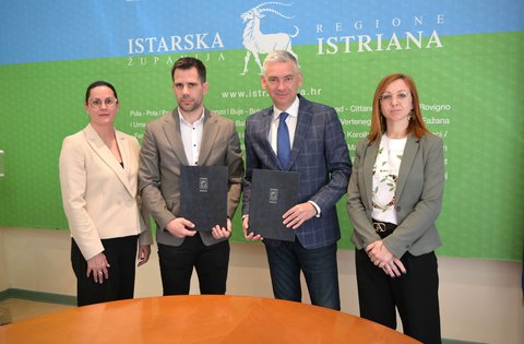 Istarska županija i ove godine dodijelila 50.000 eura Županijskoj upravi za ceste za dvojezičnu prometnu signalizaciju