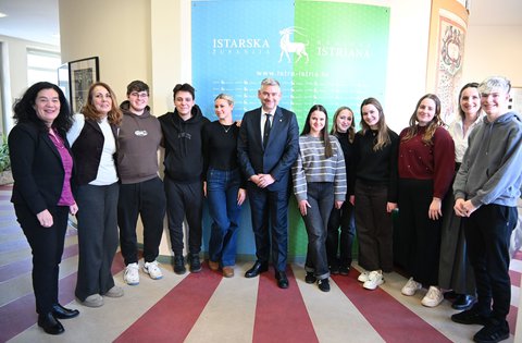 Župan Miletić upriličio prijem za učenike Ekonomske škole Pula uključene u inovativan predmet Škola i zajednica (ŠiZ)
