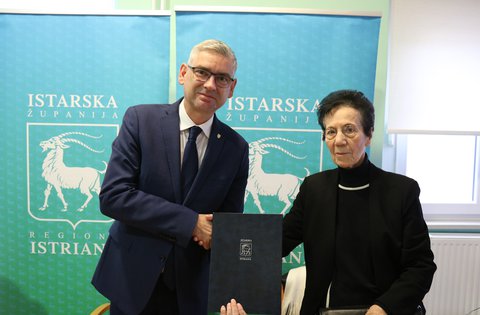 Istarska županija širi kapacitete Doma za starije osobe u Raši: župan Miletić potpisao ugovor o kupnji dviju nekretnina