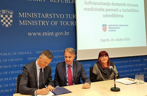 Potpisani Ugovori o sufinanciranju dodatnih timova medicinske pomoći u turističkim odredištima