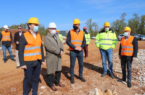 Con la costruzione del sistema d'irrigazione pubblica verso una produzione agricola ecologicamente sostenibile e più conveniente