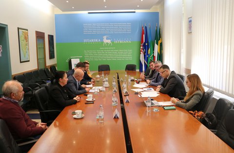 Župan Miletić s istarskim saborskim zastupnicama i zastupnicima o županijskom i državnom proračunu za 2024.