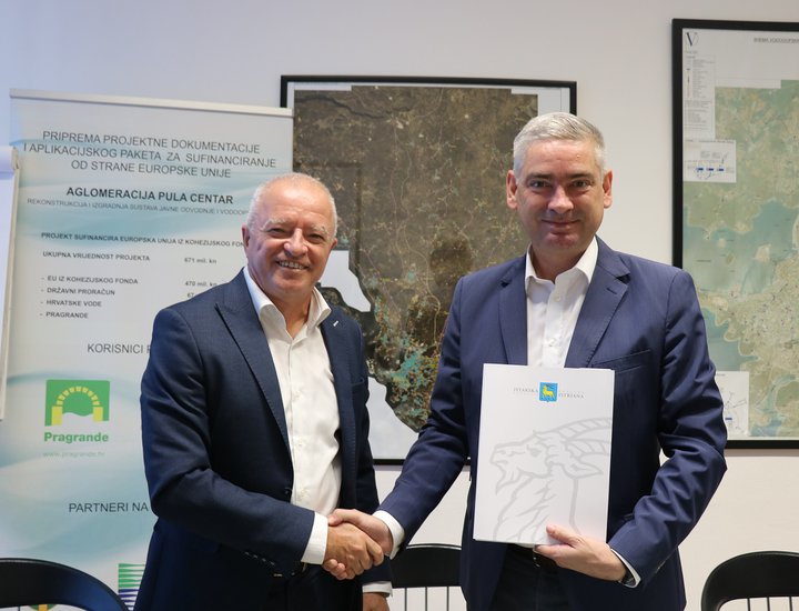 Župan Miletić i direktor Vodovoda Pula Krajcar potpisali Ugovor o usluzi upravljanja i održavanja Sustava javnog navodnjavanja Valtura